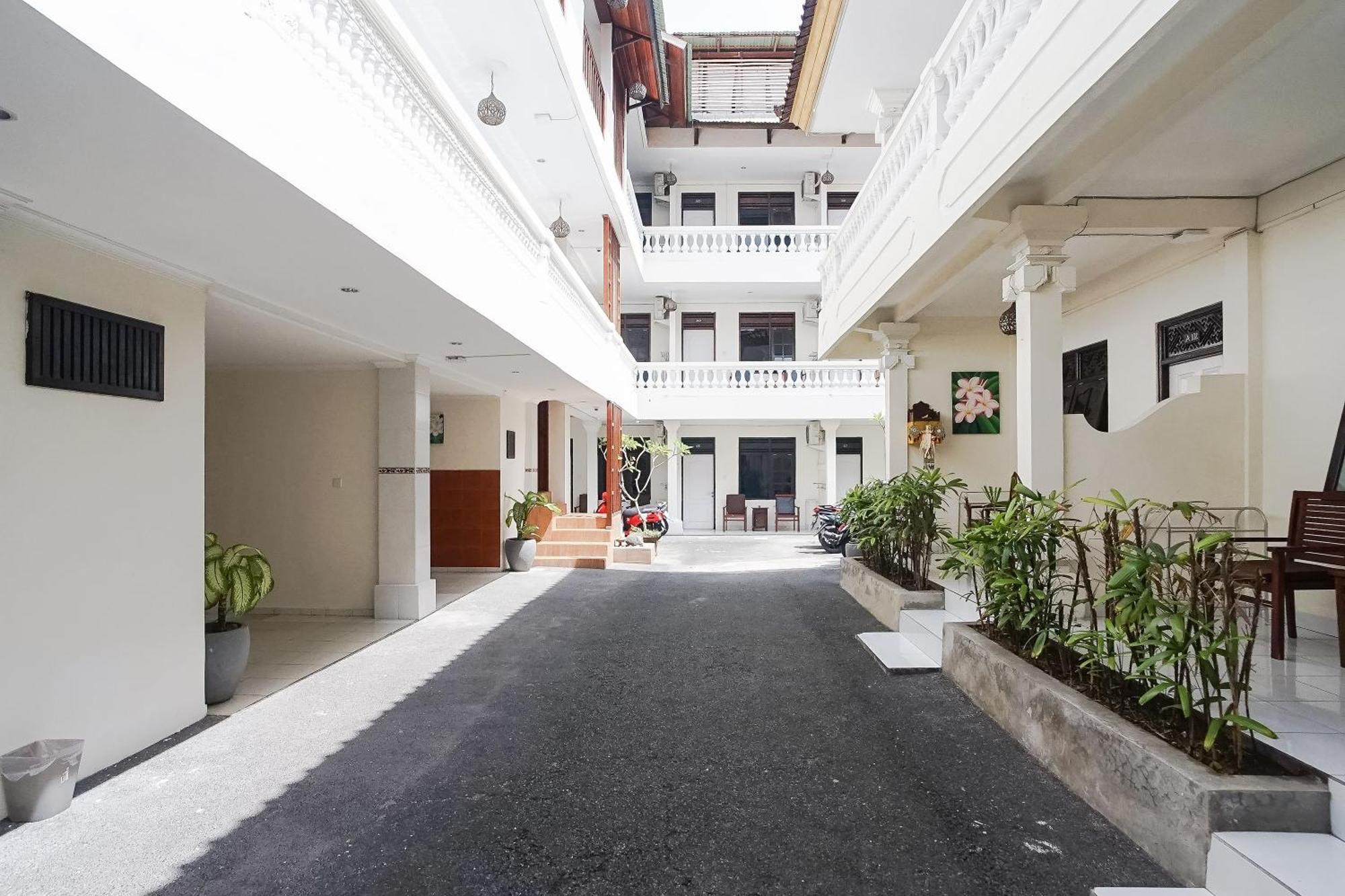 City Garden Bali Dwipa Hotel, Kuta Kuta  Exterior photo