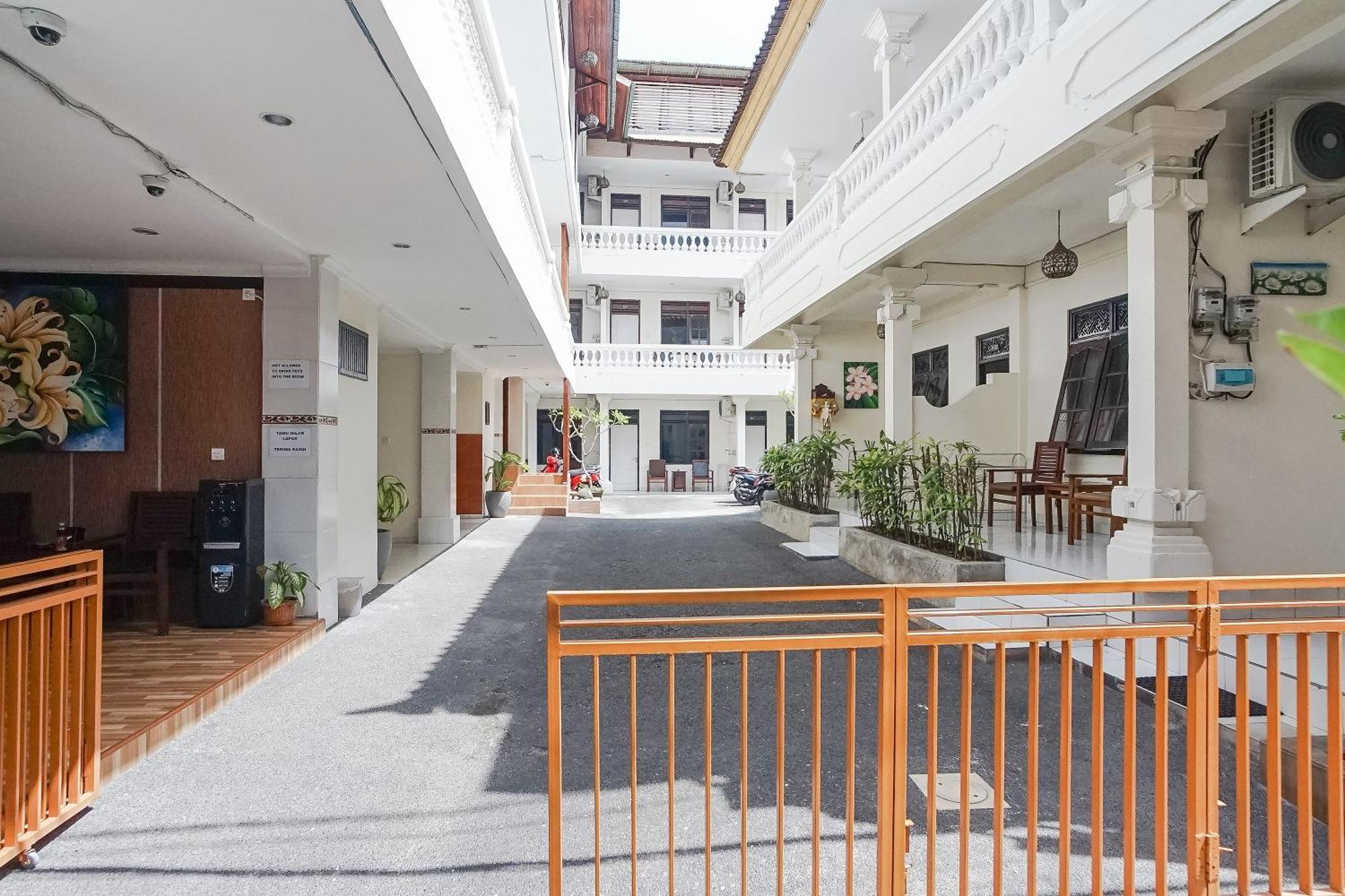 City Garden Bali Dwipa Hotel, Kuta Kuta  Exterior photo